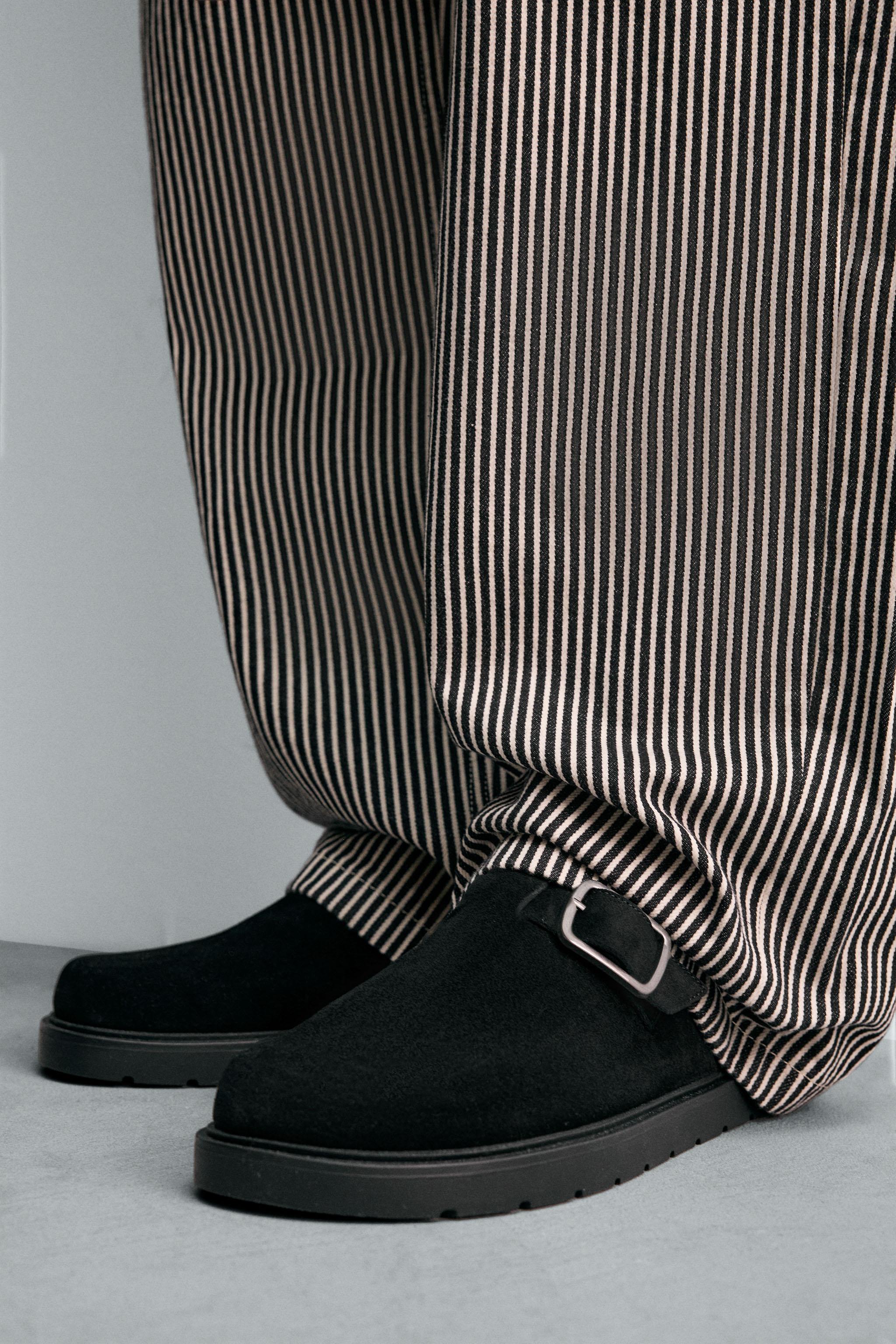 LEATHER BUCKLE CLOGS